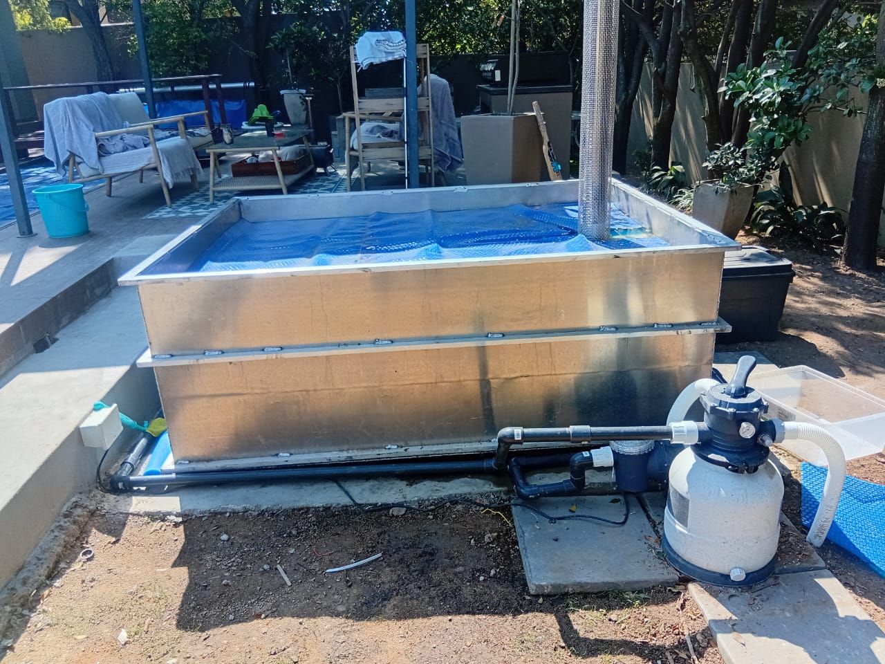Steel plunge pool installed with sand filter pump